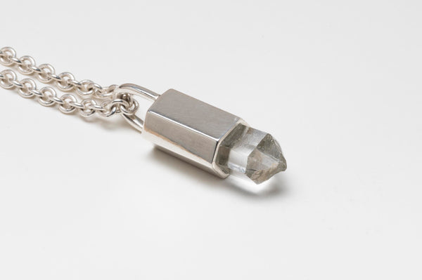 TALISMAN NECKLACE IN POLISHED STERLING SILVER WITH QUARTZ