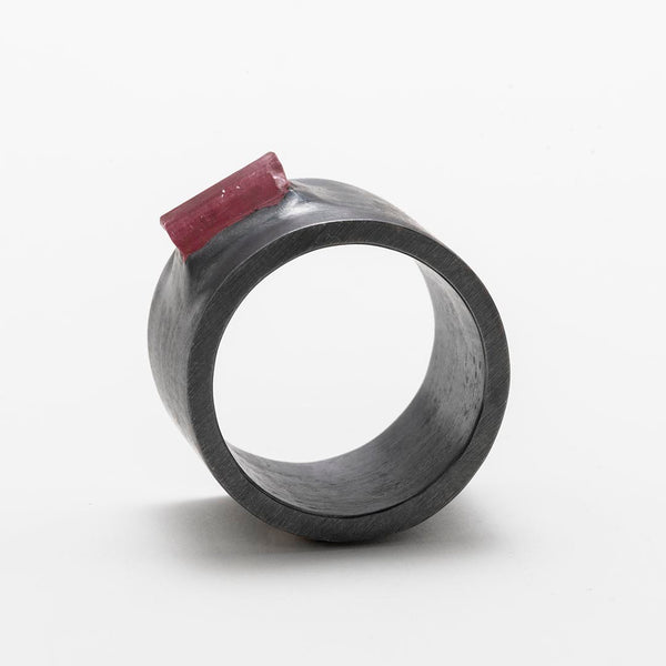 RING IN BLACK MATTE STERLING SILVER WITH PINK TOURMALINE