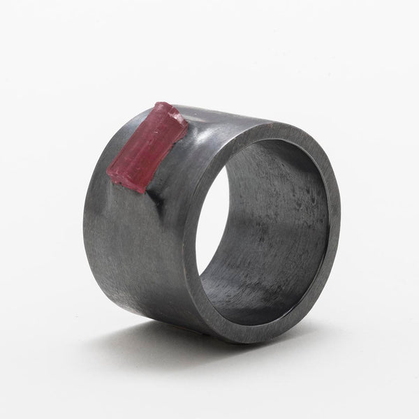 RING IN BLACK MATTE STERLING SILVER WITH PINK TOURMALINE